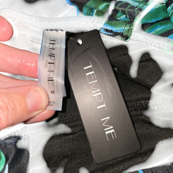 Tropical Leaf Print Womens One Piece Swimsuit, Size Medium, NWT!!! - Picture 3 of 3